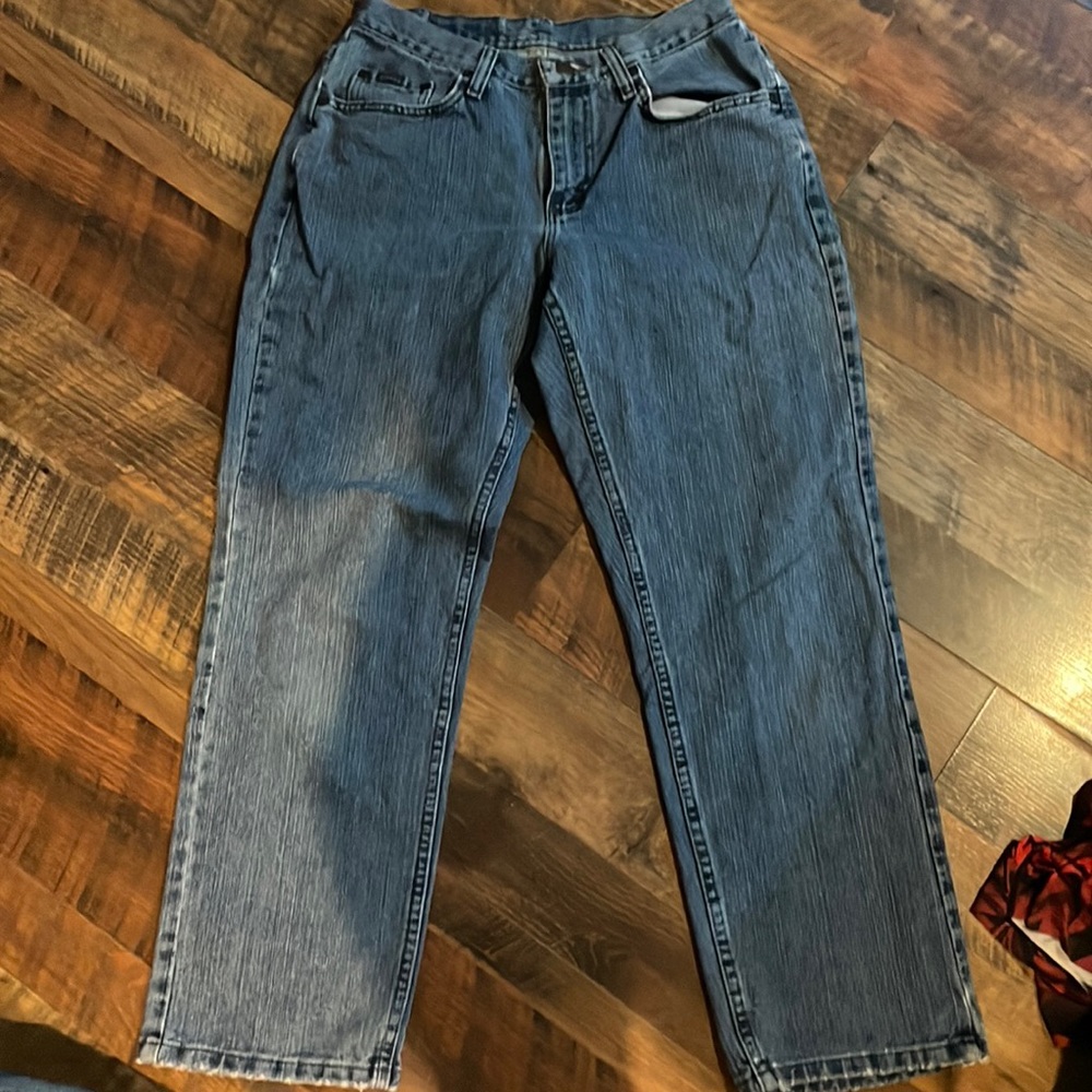 rider jeans, im not sure abt the size but i would say like 4, they are jean blue